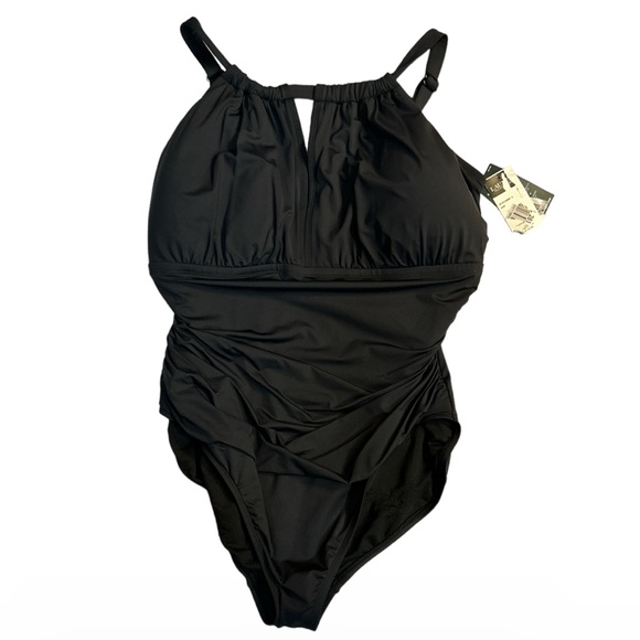 25 pieces total 12 NIKE $1000+ MSRP active clothing bundle - Picture 4 of 7